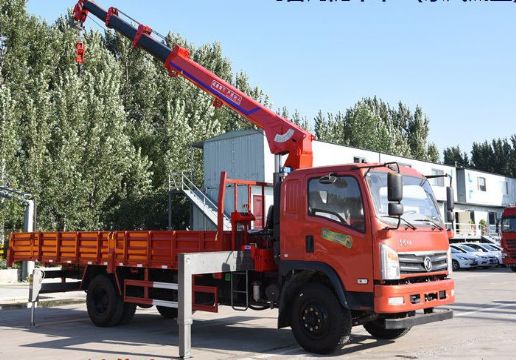 點擊查看詳細(xì)信息<br>標(biāo)題：6.3噸東風(fēng)隨車吊 閱讀次數(shù)：1893