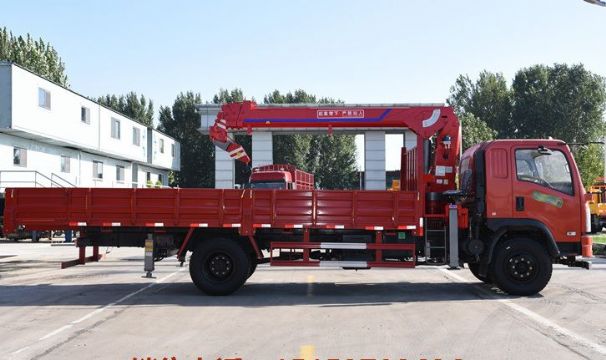 點擊查看詳細(xì)信息<br>標(biāo)題：6.3噸東風(fēng)160馬力隨車吊 閱讀次數(shù)：1914
