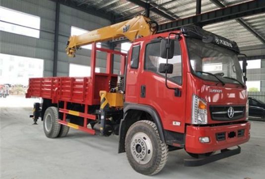 點擊查看詳細信息<br>標題：5噸大運隨車吊 閱讀次數(shù)：2132