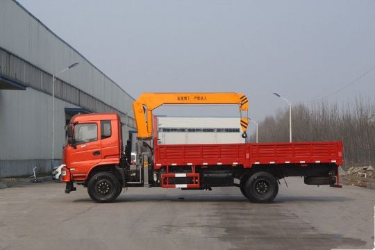 點擊查看詳細(xì)信息<br>標(biāo)題：6.3噸東風(fēng)180馬力隨車吊 閱讀次數(shù)：1816