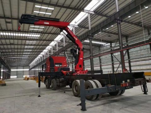 點擊查看詳細信息<br>標題：15噸折臂吊 閱讀次數(shù)：2748